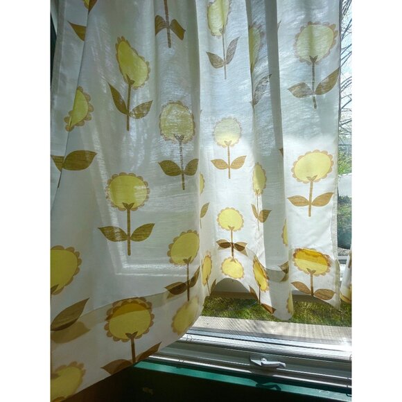 Vintage 70s pleated curtains, large yellow daisies white background, pair - Picture 3 of 10